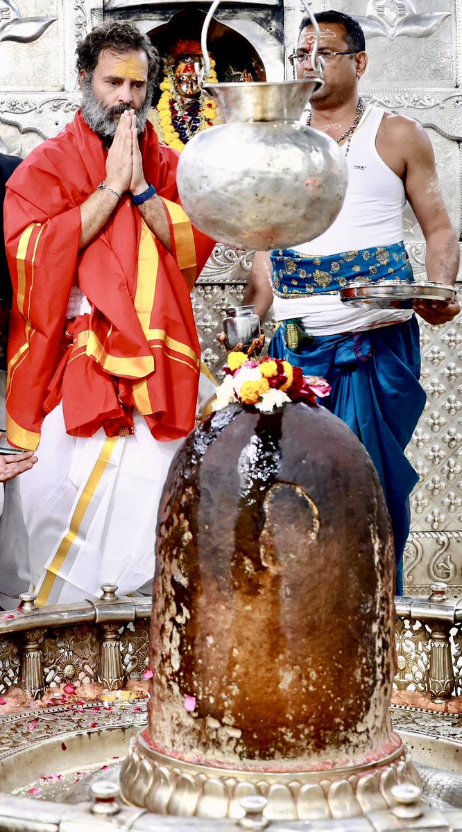 RahulGandhi's tweet photo. आज उज्जैन में, शिप्रा नदी के तट पर बसे ज्योतिर्लिंग, भगवान महाकालेश्वर की आराधना करने का सौभाग्य प्राप्त हुआ।

जय महाकाल। https://t.co/DMtKRyjFkS