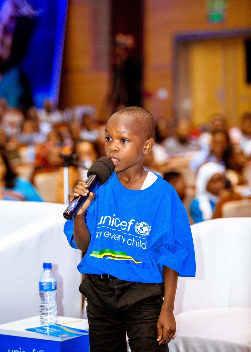 UNICEFTanzania's tweet photo. “Adhabu ya viboko inatia hofu. Marafiki zetu wameacha masomo kwa kuogopa viboko. Tunaweza kufunzwa adabu kwa njia nyingine mbali na viboko, tunaomba serikali iliangalie hili.” - Mtoto, Brighton George - Mwanafunzi wa darala la 4, Shule ya Msingi Mwenge, Mwanza

#WorldChildrensDay https://t.co/BZFEwwi7Wz