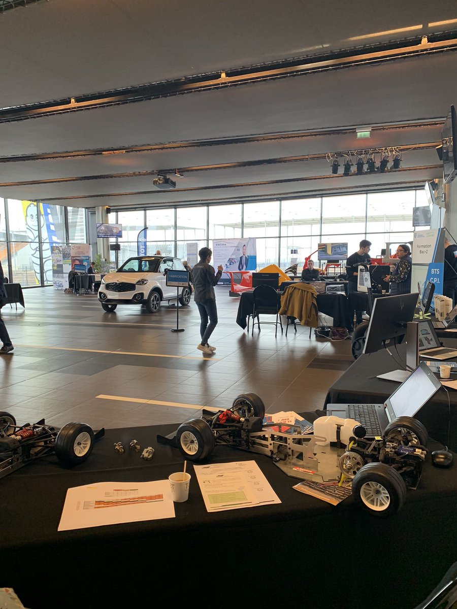 L’IUT présente le B.U.T Génie mécanique et productique à des collégiens dans le cadre du Forum des métiers de l’Auto’Mobilités, sur le circuit des <a href="/24hoursoflemans/">24 Hours of Le Mans</a> #orientation #métiers