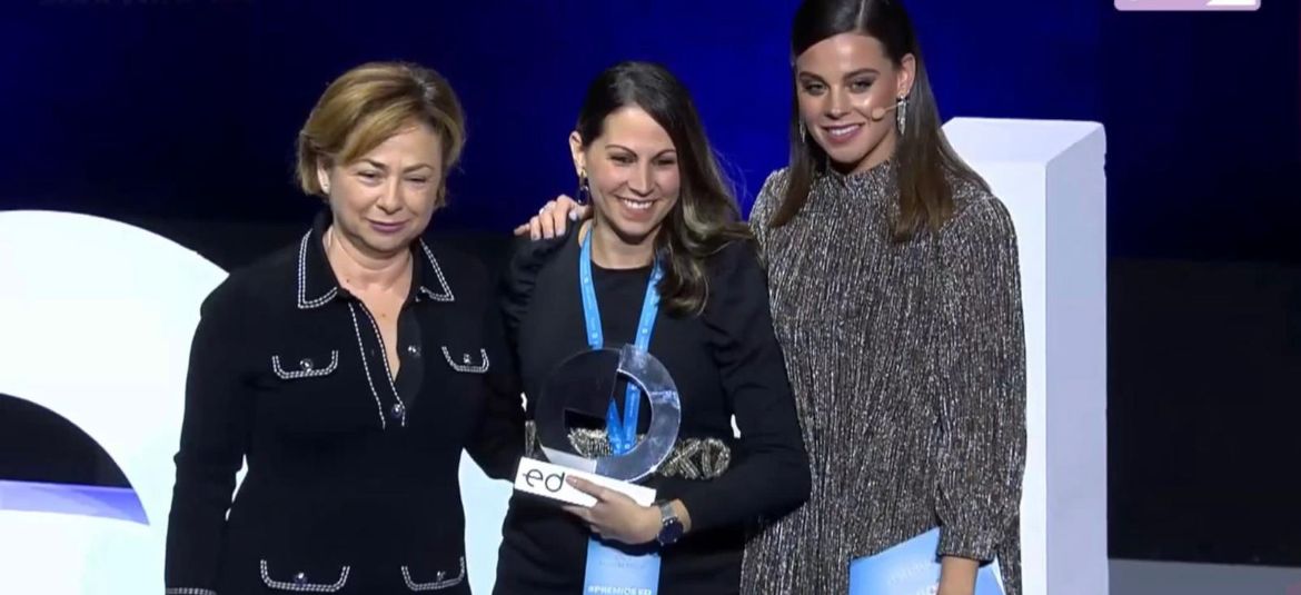 enfermeriaub's tweet photo. Premi nacional "Enfermería en Desarrollo" a la millor tesis doctoral de bioètica, a la Dra. Silvia Poveda, ex-alumna del Programa de Doctorat Infermeria i Salut de l'Escola. Enhorabona a la premiada, i a la seva directora de tesi, Dra. Anna Falcó. 👏👏🏅 https://t.co/kv5ikGc88h