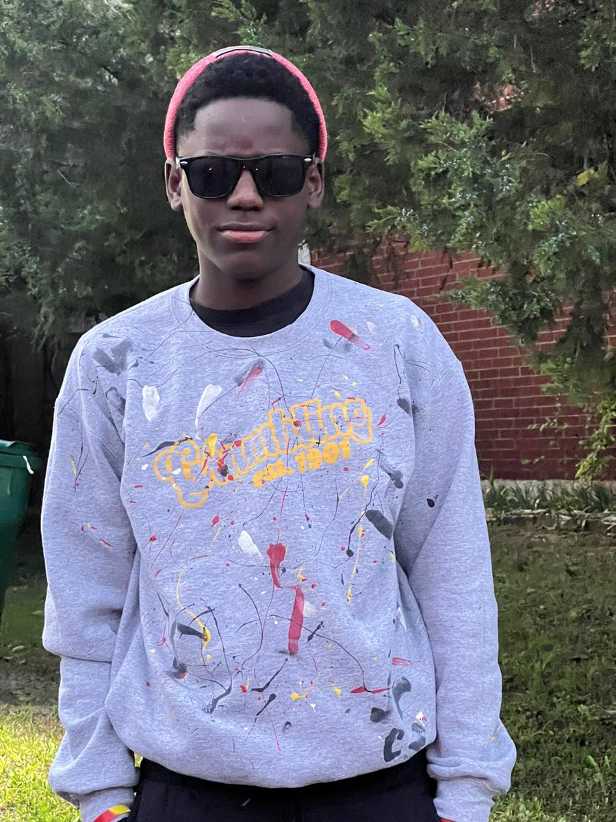 EMWestGreen's tweet photo. Minding my business and he steps out the house #GRAMgear down. He not NEW to this. He is TRUE to it!!! When being a fan regardless of the Ws or Ls. #GRAMFam #FutureG #HellBabyWeGrambling #WhyNotGrambling #ThisIsTheG #Options26loading @_travgreen_04 https://t.co/FrJuxAAGov