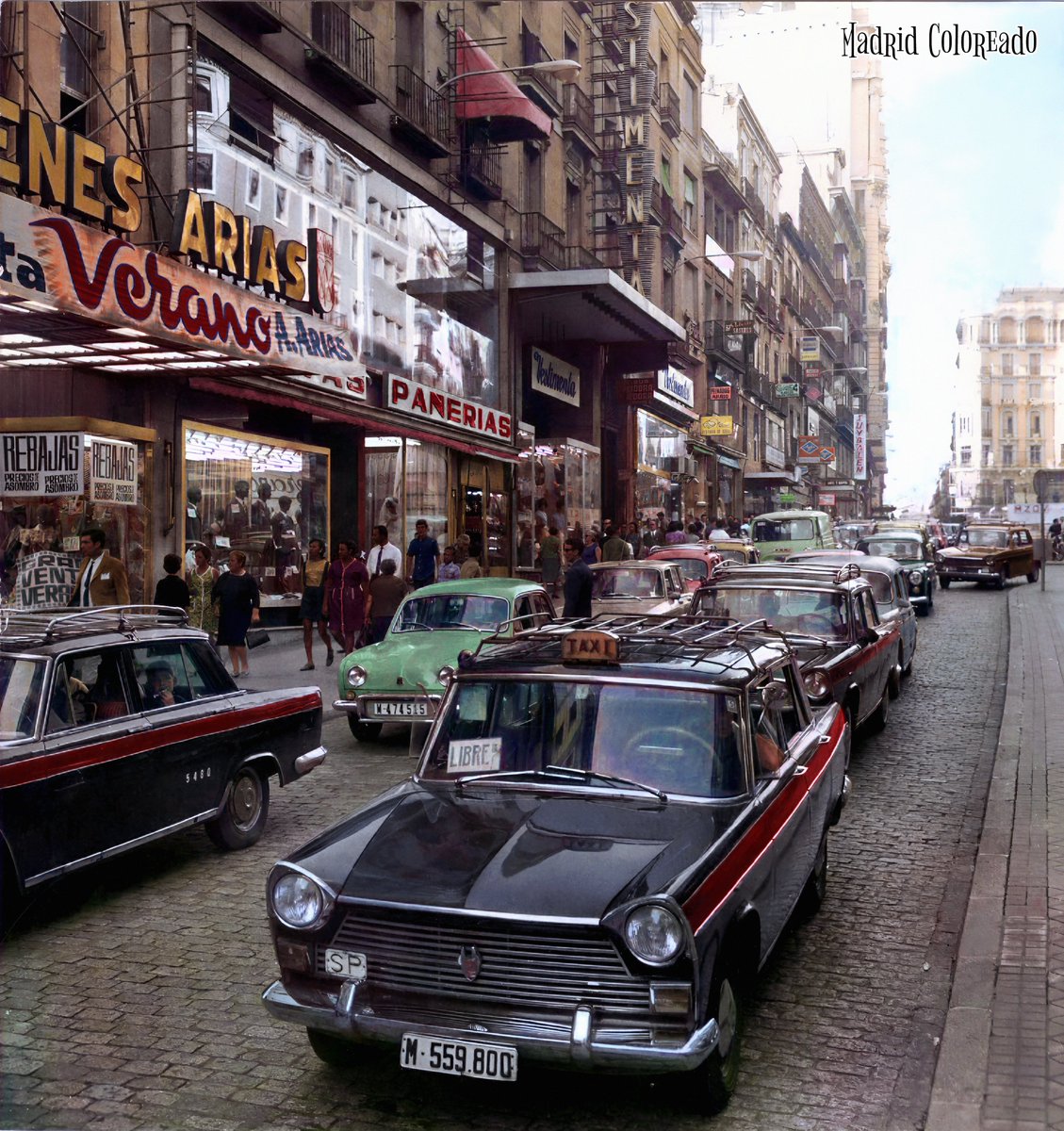 MadridColoreado's tweet photo. La calle Montera y los desaparecidos Almacenes Arias en 1969. https://t.co/1qyOhoGxtM