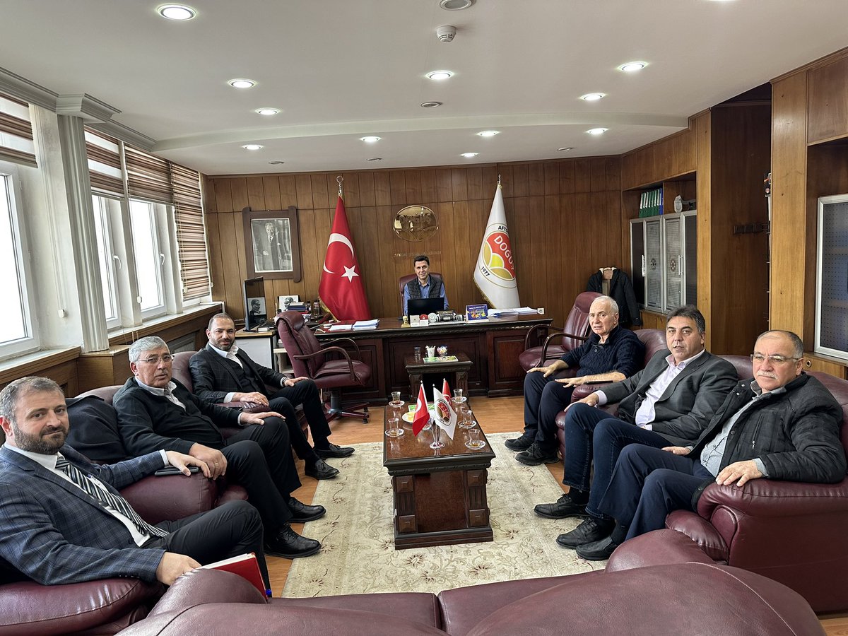 ibrahim_Eroglu_'s tweet photo. Doğuş Afyon Şeker Fabrikasına ziyarette bulunarak 2022- 2023 yılları ile ilgili istişarelerde bulunmak üzere, Yönetim Kurulu Başkanı Alpaslan Karakan ve Genel Müdür Burak Karakoçak a misafir perverliklerinden dolayı teşekkür ederiz. https://t.co/dGlxAbrAEV