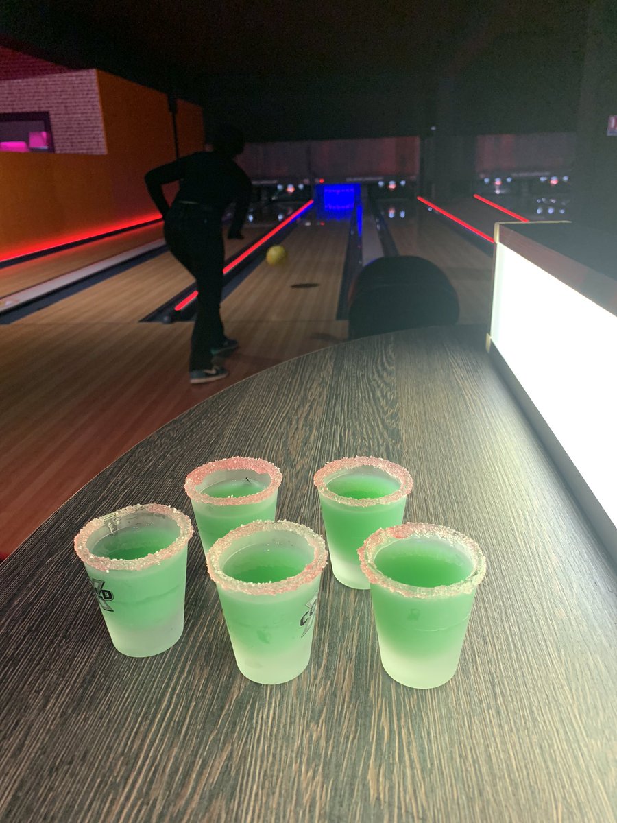 SpeedParkServon's tweet photo. 𝐍𝐨𝐬 𝐜𝐨𝐜𝐤𝐭𝐚𝐢𝐥 𝐬𝐩𝐞́𝐜𝐢𝐚𝐥 𝐍𝐨𝐞̈𝐥 🍹🎅🏻🎄#SpeedParkServon #noel #bar #coktail https://t.co/SuiQaQePD2