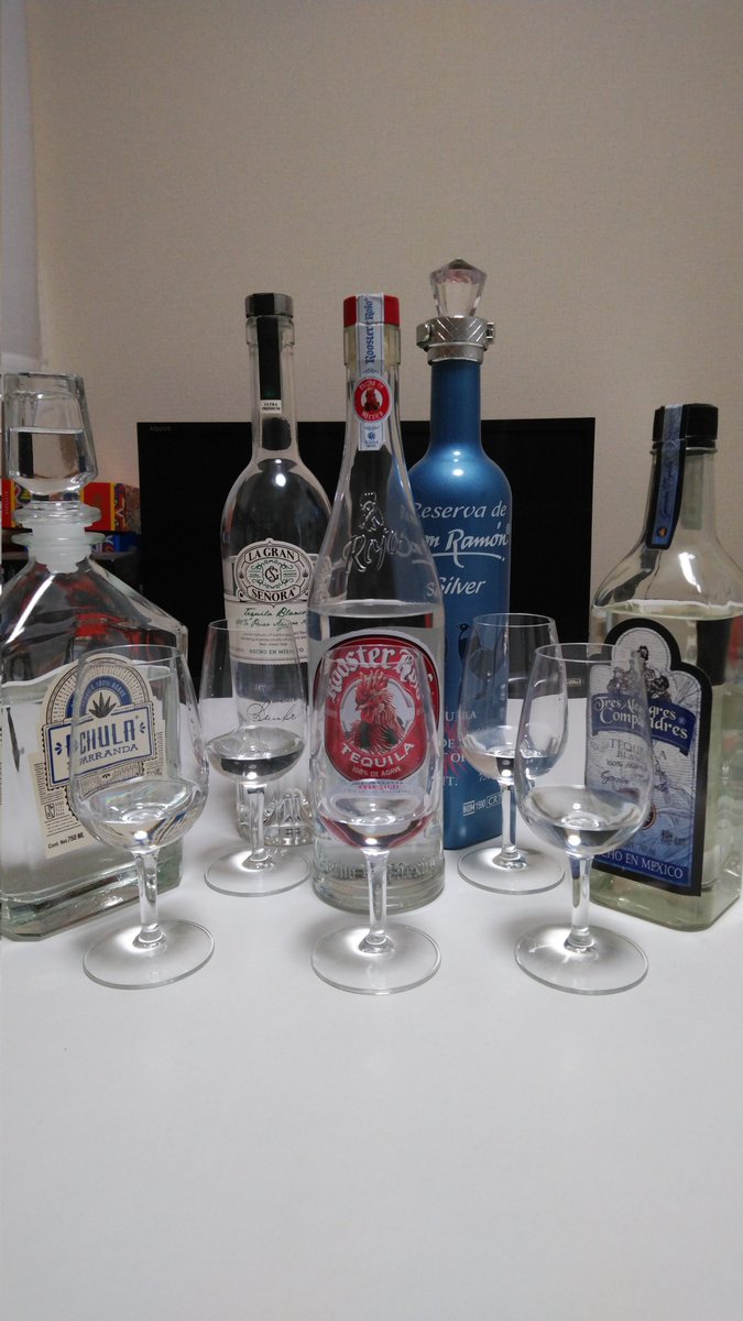 marutequila's tweet photo. 今日は1日年休。
夕方飲みに行き、帰宅後テキーラタイム。ブランコ飲み比べ😊
昼からやれば良かった……😅
とりあえず今日は、この10種。 https://t.co/7BjcqW6hq0