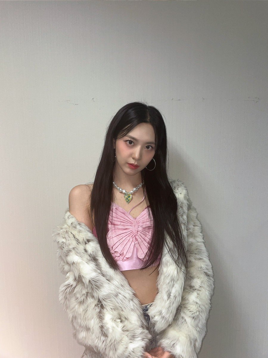 irris_official's tweet photo. [#아이엘]
221127 #인기가요 

#IRRIS #아이리스 #I_L https://t.co/XguFUL8iDl