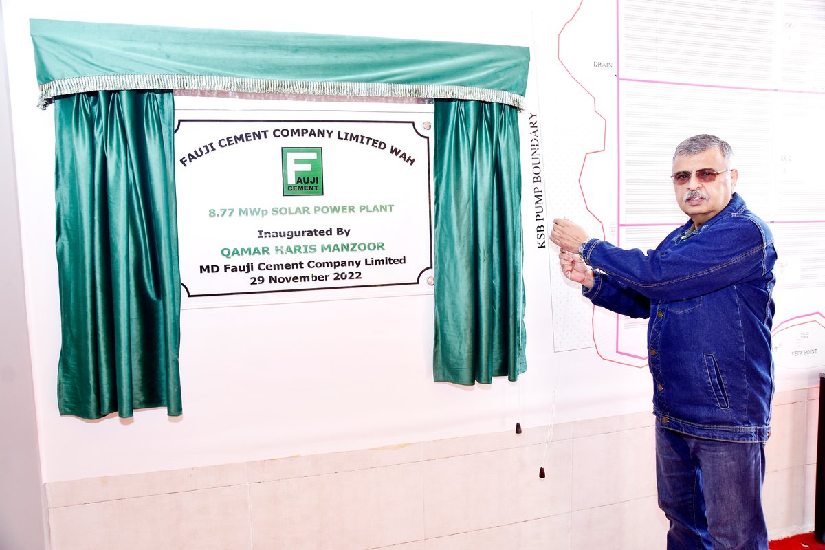 FaujiCement's tweet photo. In continuation of getting self sufficiency in own power generation and with the objective of clean and Green energy a ceremony was held today at the Wah site in which MD FCCL, Qamar Haris Manzoor inaugurated the 8.8mw solar power plant. https://t.co/2e8TwiZVJD