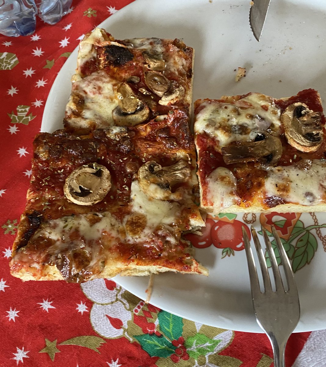 Lino_Scaccia's tweet photo. Pizzata coi colleghi..
 #incompagnia #colleghi https://t.co/ZkXu6yVuBf