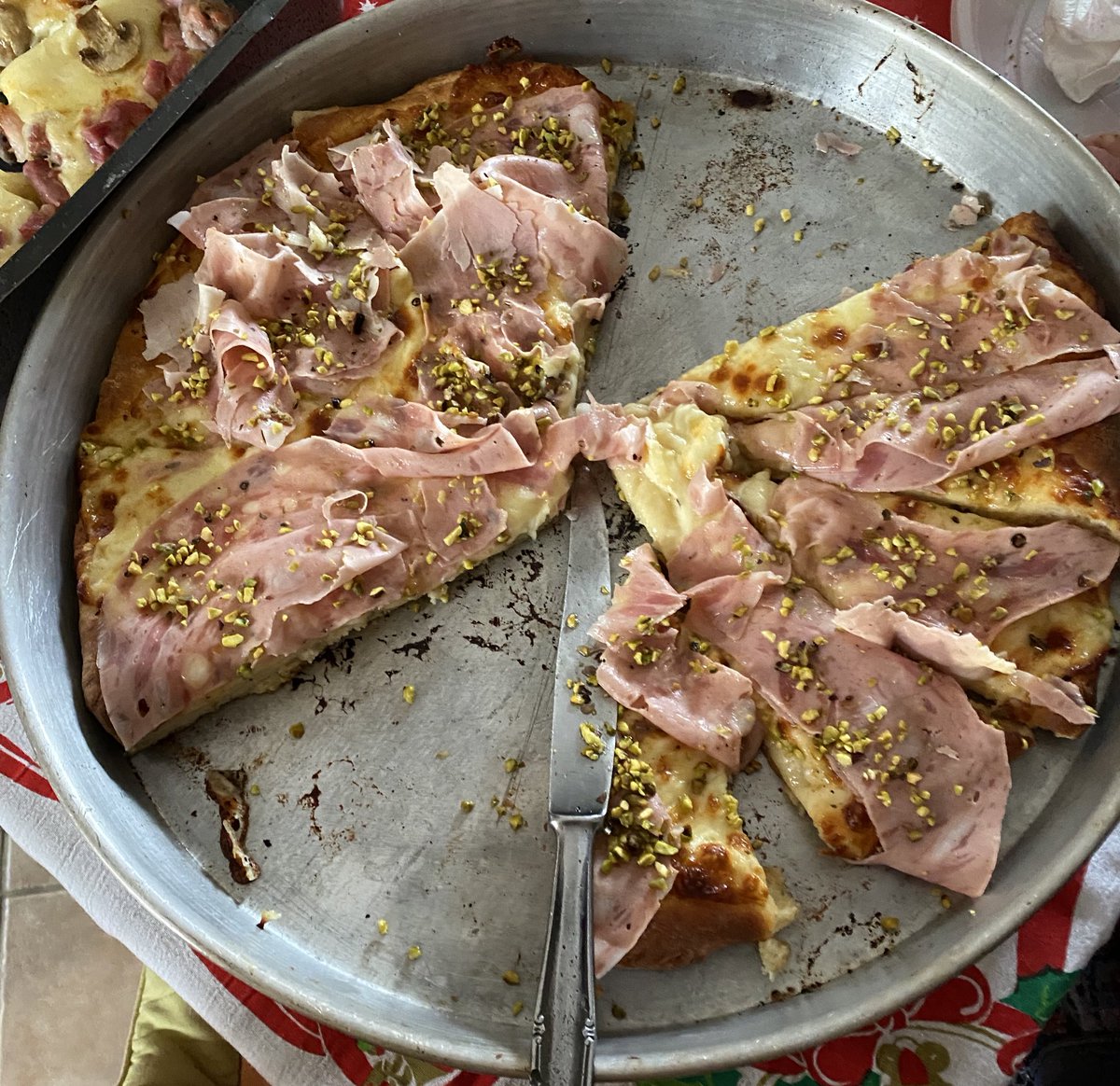 Lino_Scaccia's tweet photo. Pizzata coi colleghi..
 #incompagnia #colleghi https://t.co/ZkXu6yVuBf