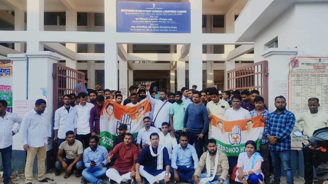 arnikasaha_iyc's tweet photo. #Fight4Youth
A protest rally was organised by @iyctripura to release the result of the JRBT exams which was supposed to be published by yesterday. Were presence our honorable @iyctripura President @RakhuDasTPYC ji, @IYC Secretary In-charge Tripura @EhsanKhanIYC ji and others. https://t.co/5oEsUWuAbw