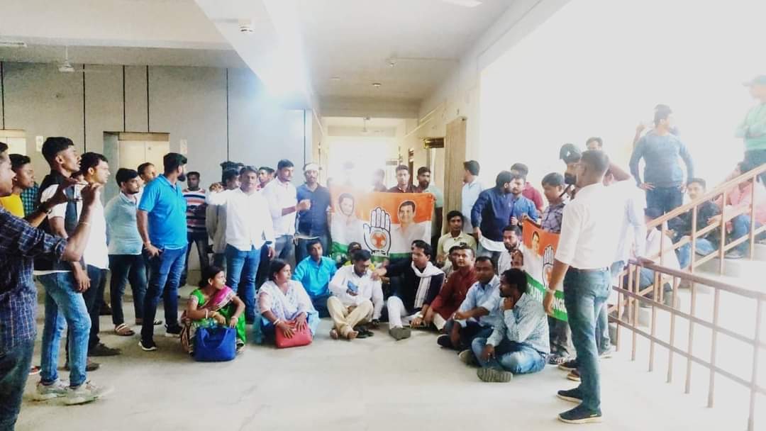 arnikasaha_iyc's tweet photo. #Fight4Youth
A protest rally was organised by @iyctripura to release the result of the JRBT exams which was supposed to be published by yesterday. Were presence our honorable @iyctripura President @RakhuDasTPYC ji, @IYC Secretary In-charge Tripura @EhsanKhanIYC ji and others. https://t.co/5oEsUWuAbw