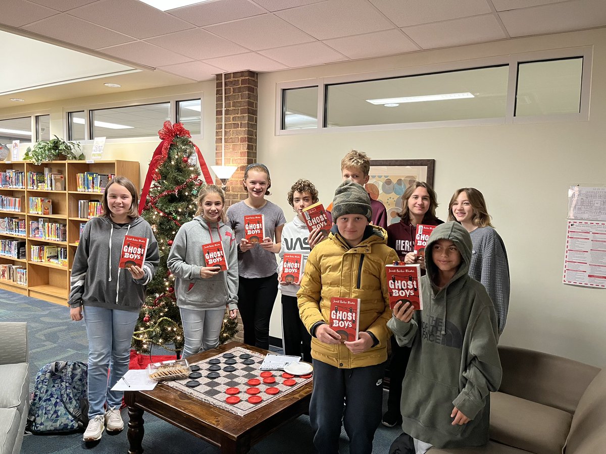 RMSlibrarylady's tweet photo. #robioUS book club discussing Ghost Boys by @jewell_p_rhodes 
@DonnaFWilson #oneccps #ccpslibraries https://t.co/icIoG7y50Q