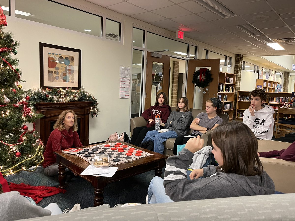 #robioUS book club discussing Ghost Boys by <a href="/jewell_p_rhodes/">Dr. Jewell Parker Rhodes</a> 
<a href="/DonnaFWilson/">Donna Wilson</a> #oneccps #ccpslibraries