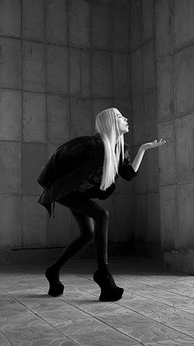 GetmanMoryiskiy's tweet photo. Shot in SPB.

Fashion: Masha Getmanskaya
Model: Sasha Maximovskikh LMA
Make-up artist: Daria Federova
Photo: Felix Krull
#fashionblogger #fashion #art #black #bw #Amazing #inspiration #InspirationalQuotes #blogpost https://t.co/9Qg5OAqUUO