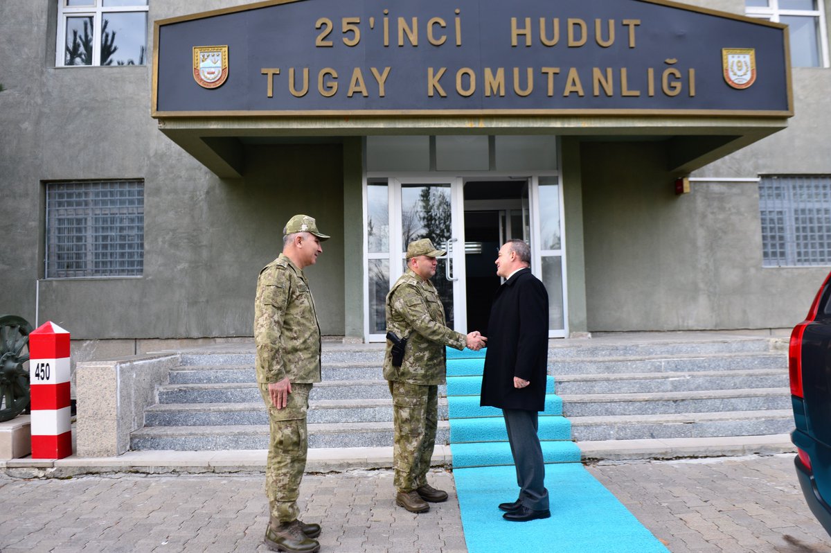 Sayın Valimiz Hüseyin Öner, 25. Hudut Tugay Komutanı Tuğgeneral Berat Acar'a nezaket ziyaretinde bulundu.

Şeref defterini imzalayan Valimiz, daha sonra komutanlık makamına geçerek Tuğgeneral Acar ile bir süre sohbet etti.

<a href="/HuseyinOner29/">HÜSEYİN ÖNER</a> #ardahanvaliliği