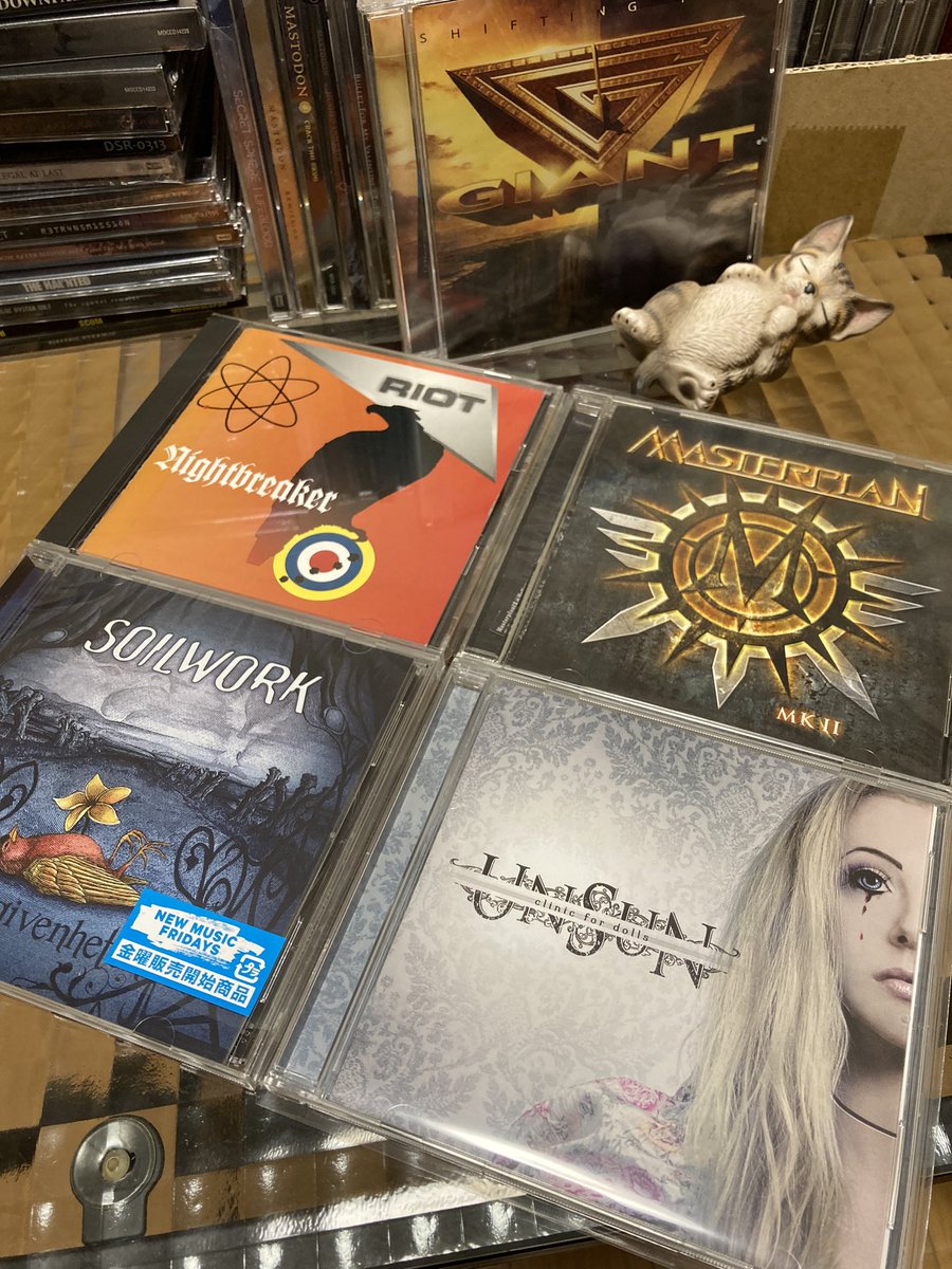 Hi,guys.
I listened to these CDs on November 29th, 2022.

Nightbreaker / Riot🇺🇸
MK II / Masterplan🇩🇪
#MikeDiMeo
Övergivenheten / Soilwork🇸🇪
Clinic for Dolls / UnSun🇵🇱

and 'Shifting Time' that I think it's pretty good,but…I'm not going to choose it for 9 best albums in 2022.