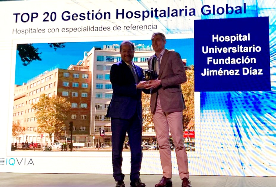 Hospital_FJD's tweet photo. ¡Finalizan los #PremiosTOP20! Recibimos el galardón en Gestión Hospitalaria Global, dentro de la categoría 'Hospitales con Especialidades de Referencia', recogido por Juan Antonio Álvaro de la Parra, gerente de nuestro centro. ¡Todo un orgullo! #IQVIAHospitalesTop20 @IQVIA_Spain https://t.co/rTkUrkmY4a