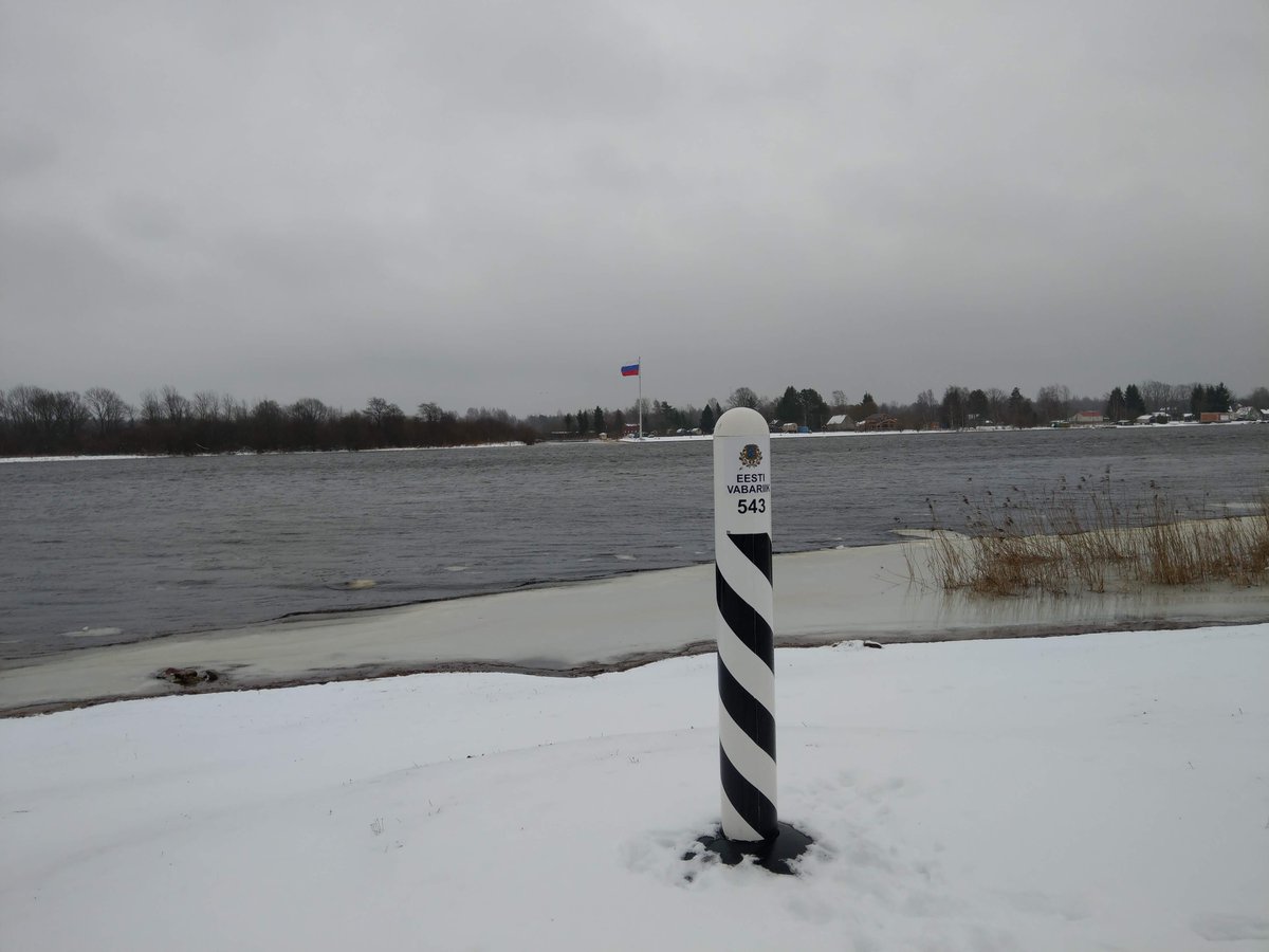 Pillandia's tweet photo. 🇪🇪 Narva jõgi, Ida-Virumaa ja Lääne-Ingerimaa piirijõgi.
🇬🇧 Narva River, marking the border between Vironia (foreground) and Ingria (beyond the river).
📸: 2021 (different seasons).
🌐: 59°00'14.0"N 27°44'19.7"E.
https://t.co/NVDeKhTEVl
#Vasknarva #Eesti #Estonia #Muscovy https://t.co/YQCRCRj6kc