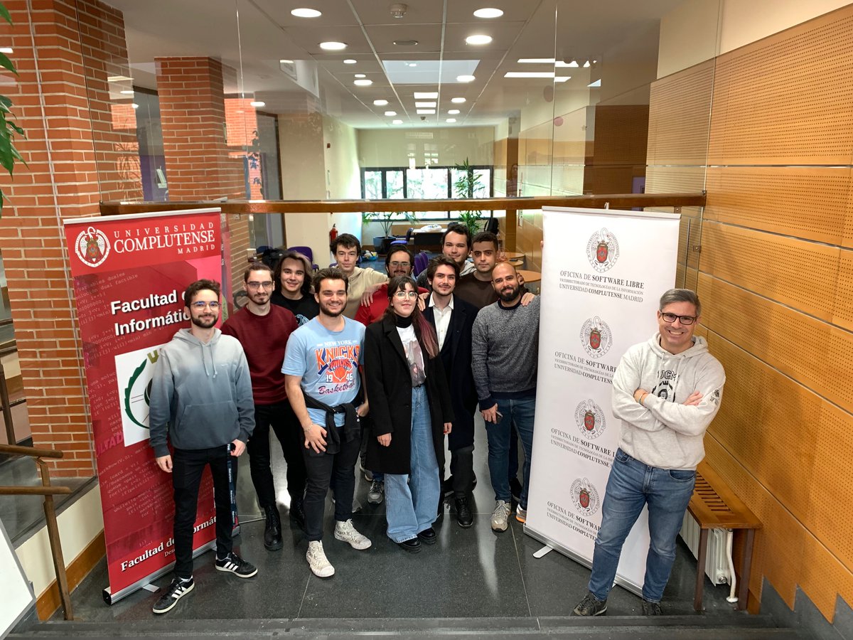 oteaucm's tweet image. ¡Y la #PenguinOnTour 🐧 ha vuelto!
Ha sido todo un gusto &quot;invadir&quot; el hall de 
@informaticaucm  para instalar #Linux en los portátiles que nos han ido trayendo.
¡Muchísimas gracias a las asociaciones (todas las de la facultad) que han participado!