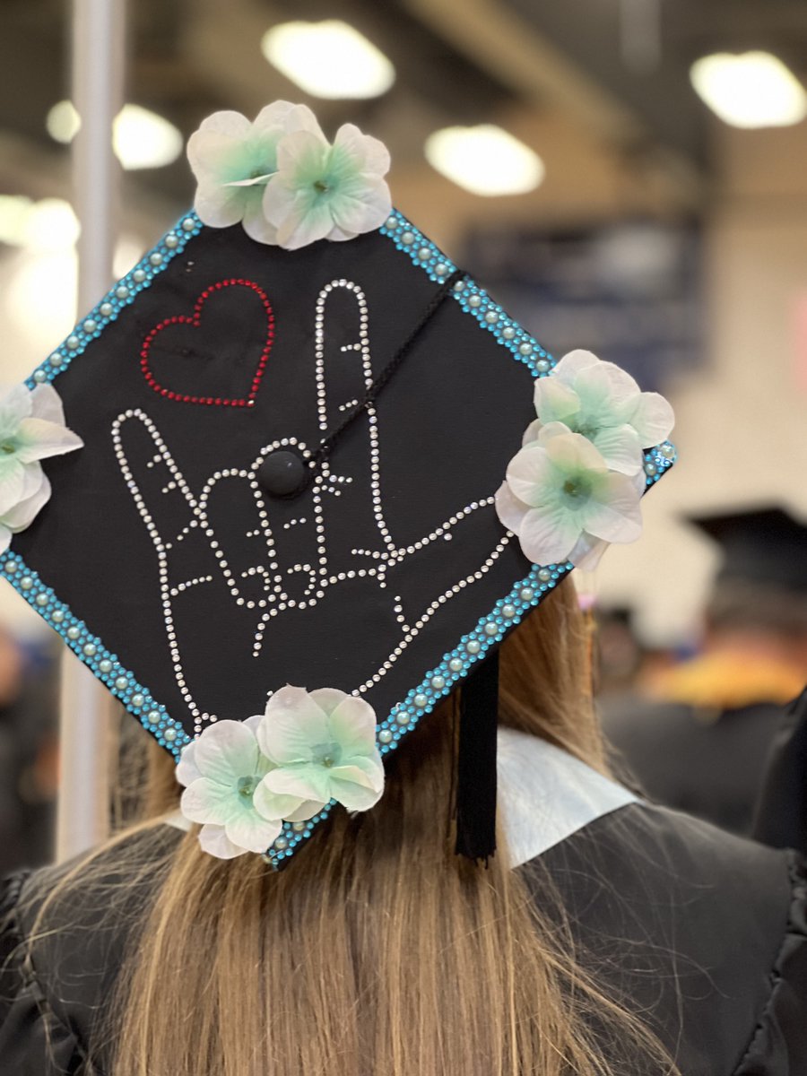 OnondagaCC's tweet photo. Do you want to help get students in your community into a meaningful career? This #GivingTuesday consider donating to the OCC Foundation. Your support helps fund scholarships, college readiness initiatives, and so much more. Help us support students! https://t.co/3E8W3M8HkV https://t.co/wpdrE77T81