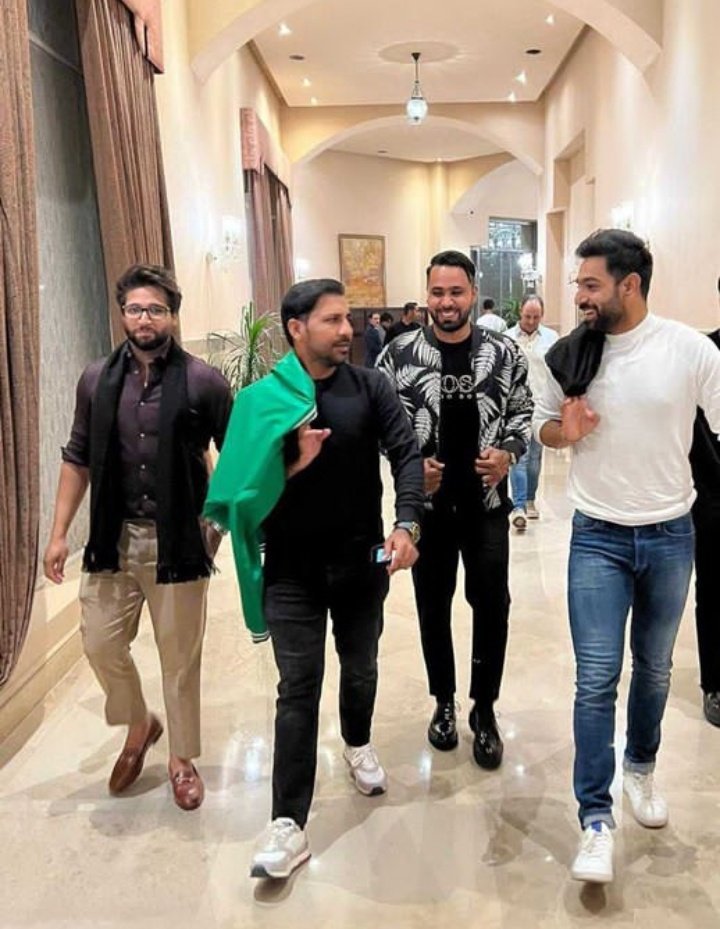 Bia_Sayss's tweet photo. No one
Boyss examination hall se bahir nikalte hue😂
#PakistanCricket
#PakvsEng2022 https://t.co/tsTh5Eu7rG