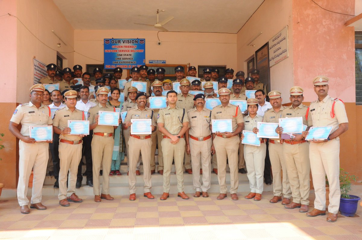 spmahabubabad's tweet photo. Organised #RewardMela and appreciated the Officers with  letter of #Commendation for their outstanding performance in their respective #functionalvertical for the Month of October - 2022.

@TelanganaDGP @TelanganaCOPs 
@Collector_MBD @addlspmhbd 
@sdpomahabubabad @mhbdpolice https://t.co/HR2h9qw20a