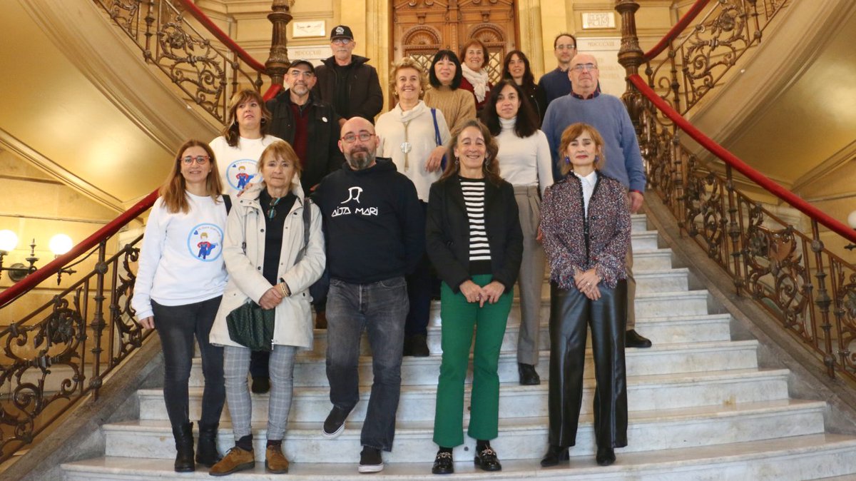 La solidaridad brillará con luz propia en Navidad 🎆
Tal y como la concejala @PSE_Marisol ha destacado, el programa de actividades presentado se basará en valores como la convivencia y la solidaridad.

¡Gracias a todos los que lo habéis hecho posible! 🙌

fomentosansebastian.eus/es/ultima-hora…