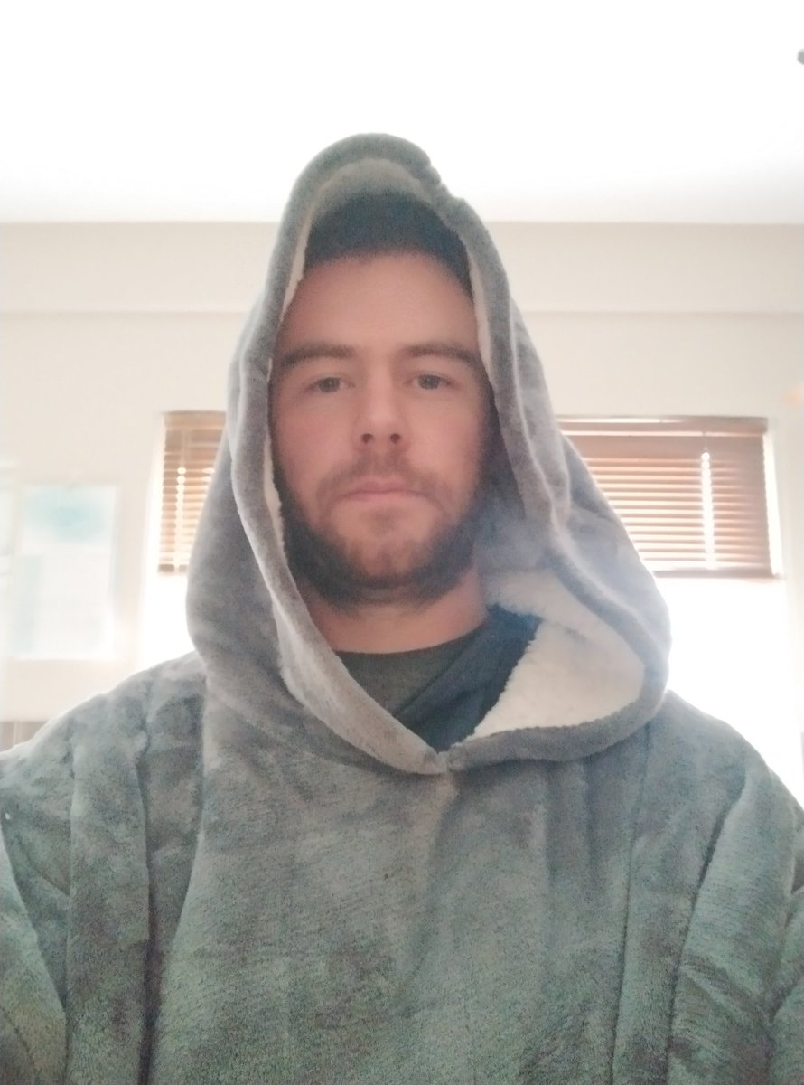 MisterVivian's tweet photo. I've got my Dunnes (pronounced (Doon-ez) Wearable Blanket on 😆 #Foundered https://t.co/HTItD0NtkX