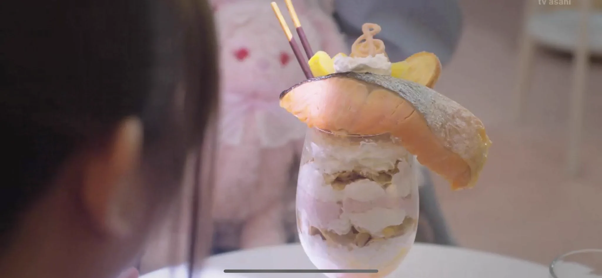 @mos_burger サーモンパフェというものが世の中にはあってですね… 