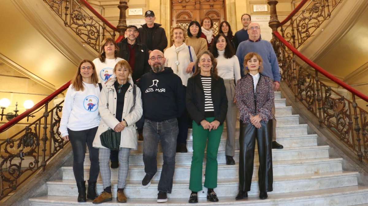 Elkartasunak berezko argiarekin egiten du distira Donostiako Gabonetan 🎆
@PSE_Marisol zinegotziak nabarmendu bezala, aurkeztutako jarduera programa bizikidetza eta elkartasuna bezalako balioetan oinarrituko da.

Eskerrik asko posible egin duzuen guztioi!

fomentosansebastian.eus/eu/azken-ordua…