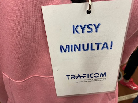 Järkättiin kollegoille vähän virkistystä🤸Olympiastadionilta lähti kotiin aika hikistä porukkaa ja toivottavasti mielenrauhaakin tarttui mukaan💫 #TöissäTraficomissa <a href="/stadionhelsinki/">Olympiastadion</a>