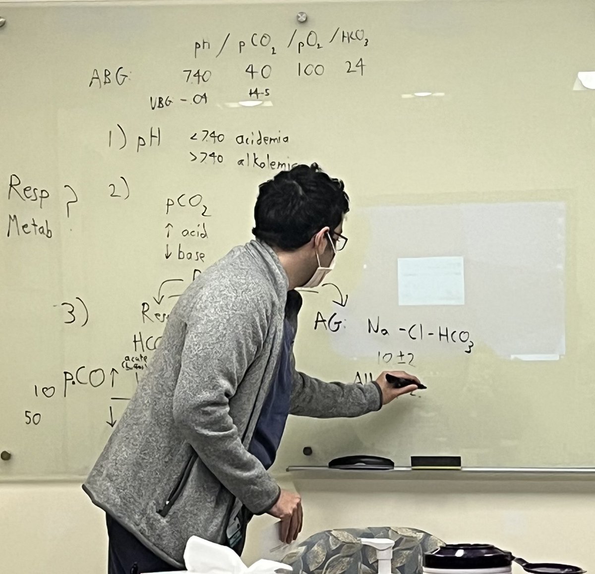 PCCSM_BIDMC's tweet photo. Great #acidbase teaching from stellar fellow @sirusjj on our brand new #FICU white board!! @HarvardPulm https://t.co/6u6YQ52P6U