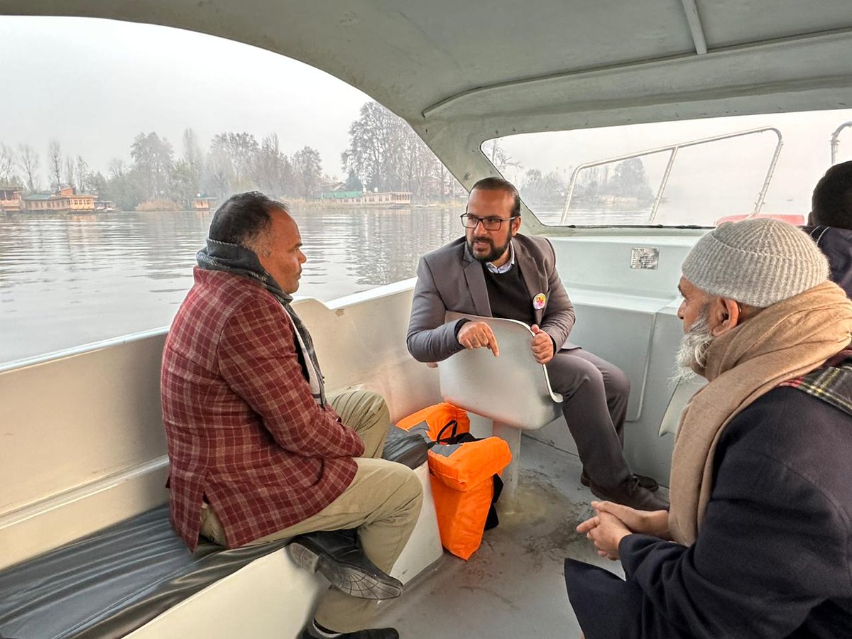 KNSKashmir's tweet photo. #DIVCOM Kashmir conducts extensive tour of #NigeenLake, #Gilsar & #Khushalsar
@OfficeOfLGJandK @diprjk @DivisionalComm1 @SMC_Srinagar #LCMA #NLCO
#KNSPhotos https://t.co/Cao86X8EO8