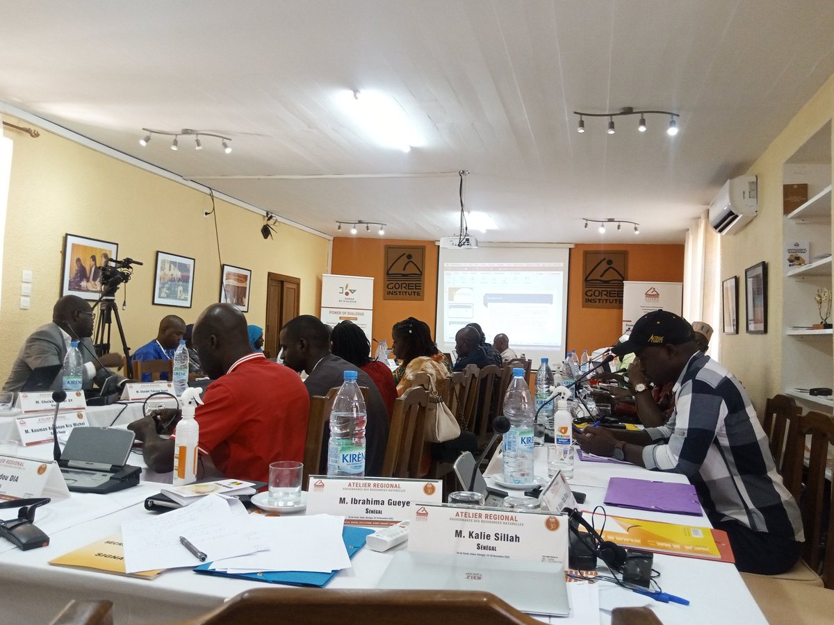 guissey's tweet photo. #Thepowerofdialogue Atelier régional sur la gouvernance des ressources naturelles. "Si vous voulez faire quelques choses au Nigeria, il faut commencer par les acteurs politiques surtout dans le secteur extractif" recommande le représentant du Nigeria @GoreeInstitute https://t.co/RfOQwnSyW4