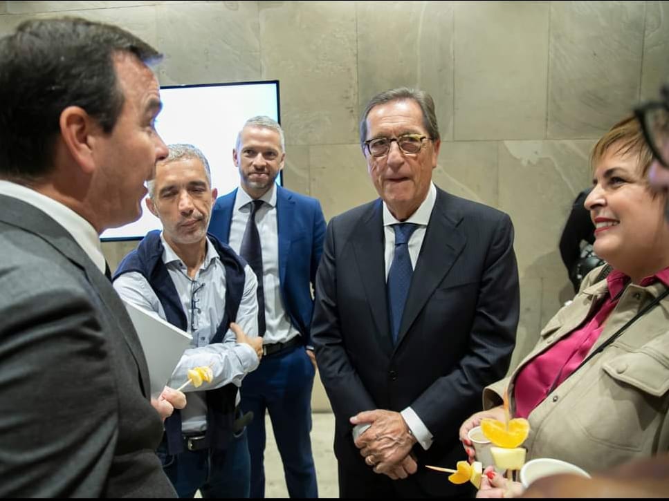 Afedes's tweet photo. 📢@FundlaCaixa junto a la @CajaCanarias presentan los resultados de la ℂ𝕠𝕟𝕧𝕠𝕔𝕒𝕥𝕠𝕣𝕚𝕒 ℂ𝕒𝕟𝕒𝕣𝕚𝕒𝕤 𝟚𝟘𝟚𝟚 en Santa Cruz de Tenerife, donde #Afedes ha sido reconocida con su proyecto "Reactívate con Afedes".
🧡Muchas gracias.
#Afedessocial
@CabildoTenerife https://t.co/wQtfO9H7Eb