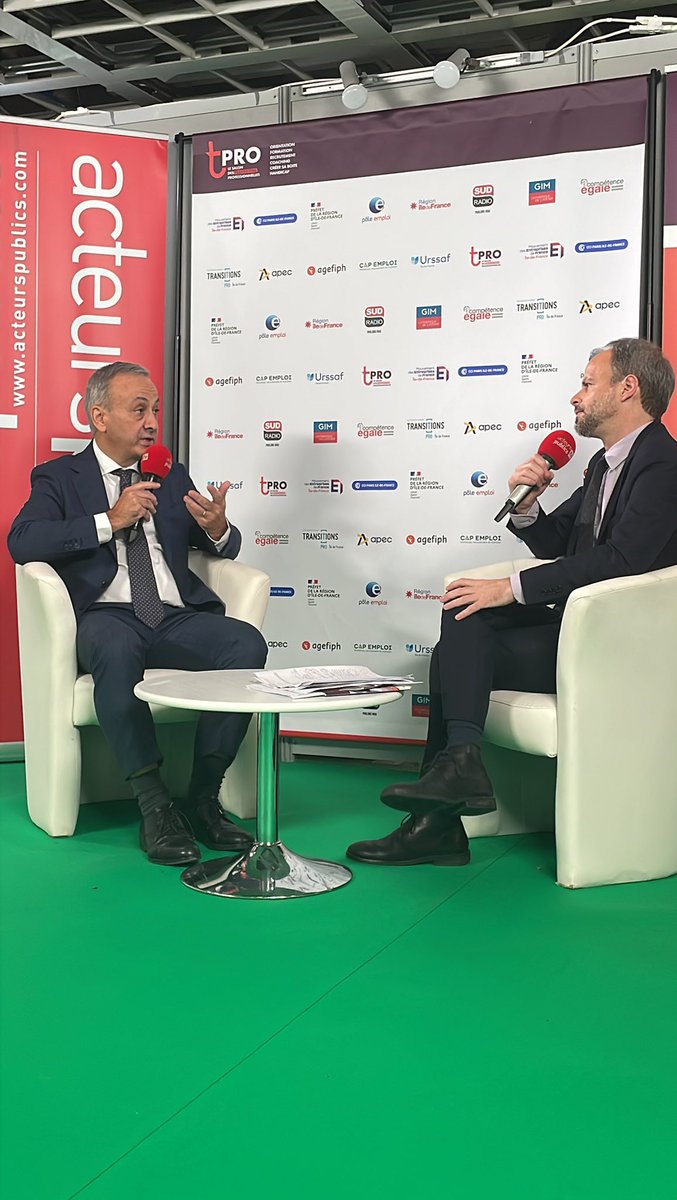 BrunoLucasDGEFP's tweet photo. #Tpro2022 Le Salon des transitions professionnelles, organisé par @Medef_IDF, se tient aujourd'hui à Paris !

Après l'inauguration ce matin par @CGrandjean_, nous avons échangé autour de la reconversion professionnelle et des outils pour la mener à bien💬 https://t.co/gVPMPLzfaj