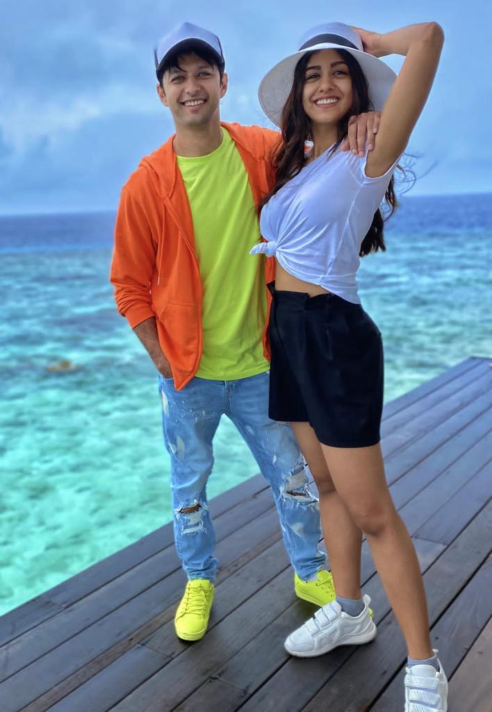 Urban Asian (@urbanasian) on Twitter photo Wishing Power Couple <a href="/ishidutta/">Ishita Dutta</a> and <a href="/shethvatsal/">Vatsal Sheth</a>, Happy Anniversary as they celebrate their 5 years of togetherness 😍❤️
#powercouple #ishitadutta #vatsalsheth #bollywood #southasian #urbanasian Wishing Power Couple <a href="/ishidutta/">Ishita Dutta</a> and <a href="/shethvatsal/">Vatsal Sheth</a>, Happy Anniversary as they celebrate their 5 years of togetherness 😍❤️
#powercouple #ishitadutta #vatsalsheth #bollywood #southasian #urbanasian