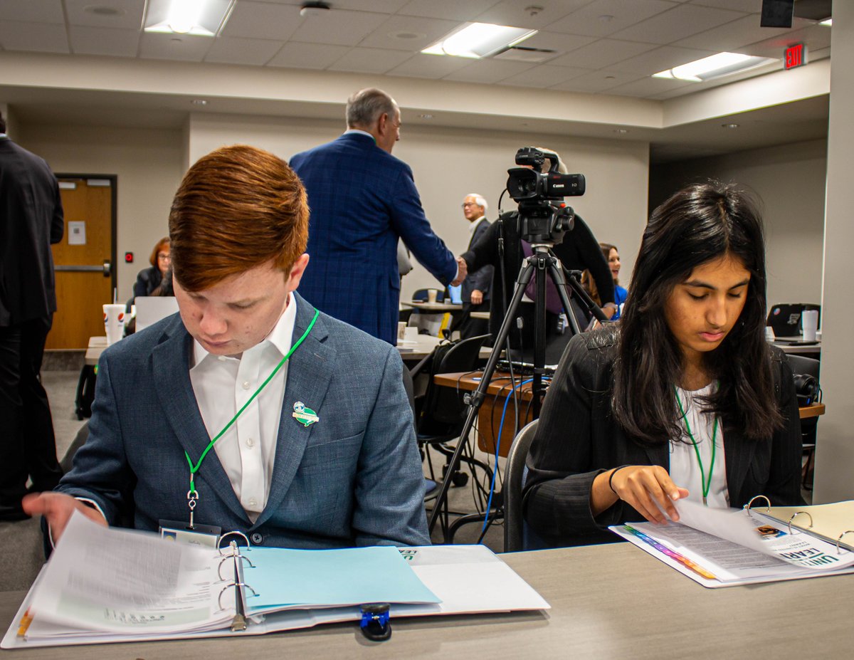 KDEStuVoice's tweet photo. The @UnitedWeLearnKY Council's first meeting is underway. The next two days will be full of discussion around community collaboration, innovation and vibrant learning experiences. From the beginning of this work, students have been at the table. 

🔗: https://t.co/CLCYNUvaUu https://t.co/DhGRQzTjJ9