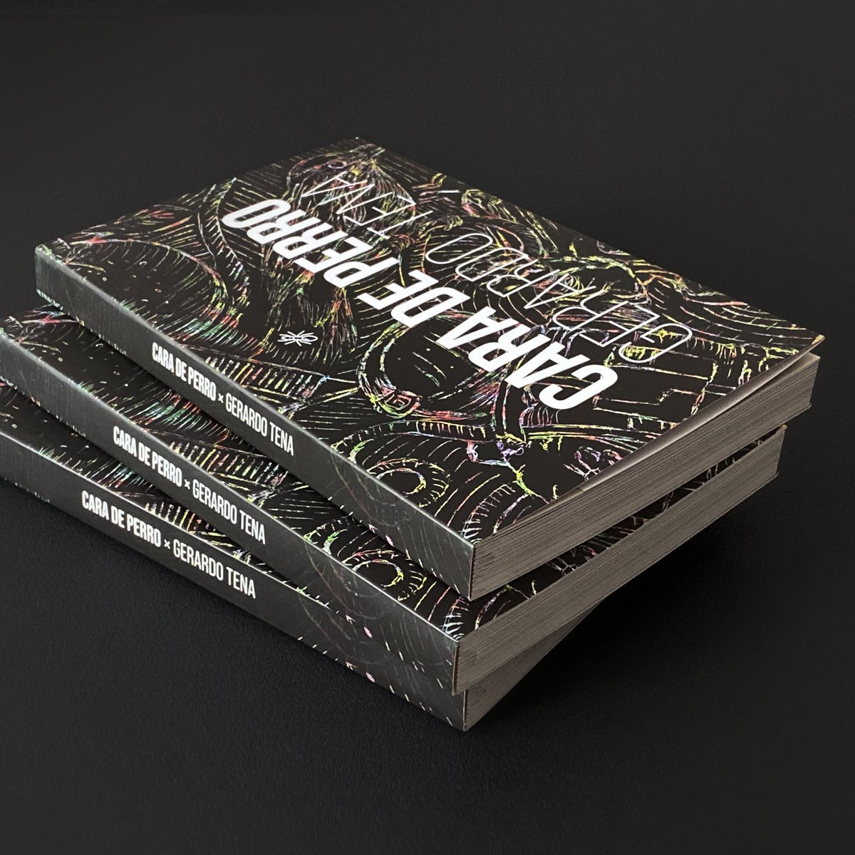 SandymoonMX's tweet photo. #CaraDePerro de Gerardo Tena, es un mar de historias urbanas de las que nadie sale ileso. El #libro reúne 30 historias en las que Cerillo es el hilo conductor. Está a la venta en línea en Amazon, Mercado Libre y en Librerías Gonvill de Guadalajara #lectura #sandymoon #rt https://t.co/OwMRcAhCTZ