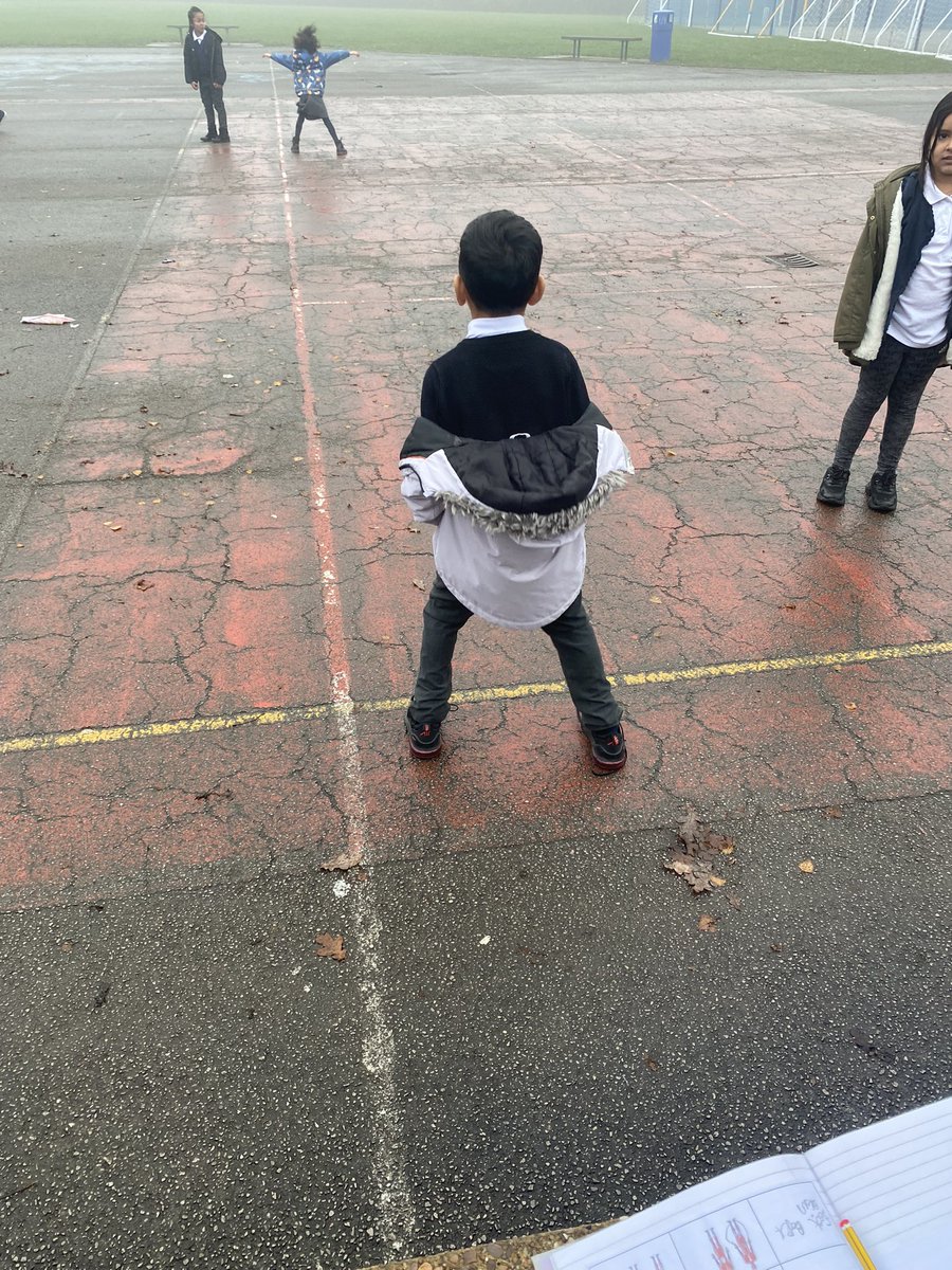 MissGaskell's tweet photo. Year 3 are investigating which muscles we use for different activities @brownhillleeds #year3 #Year3Science #PrimaryScience https://t.co/a1Nnve1pcx