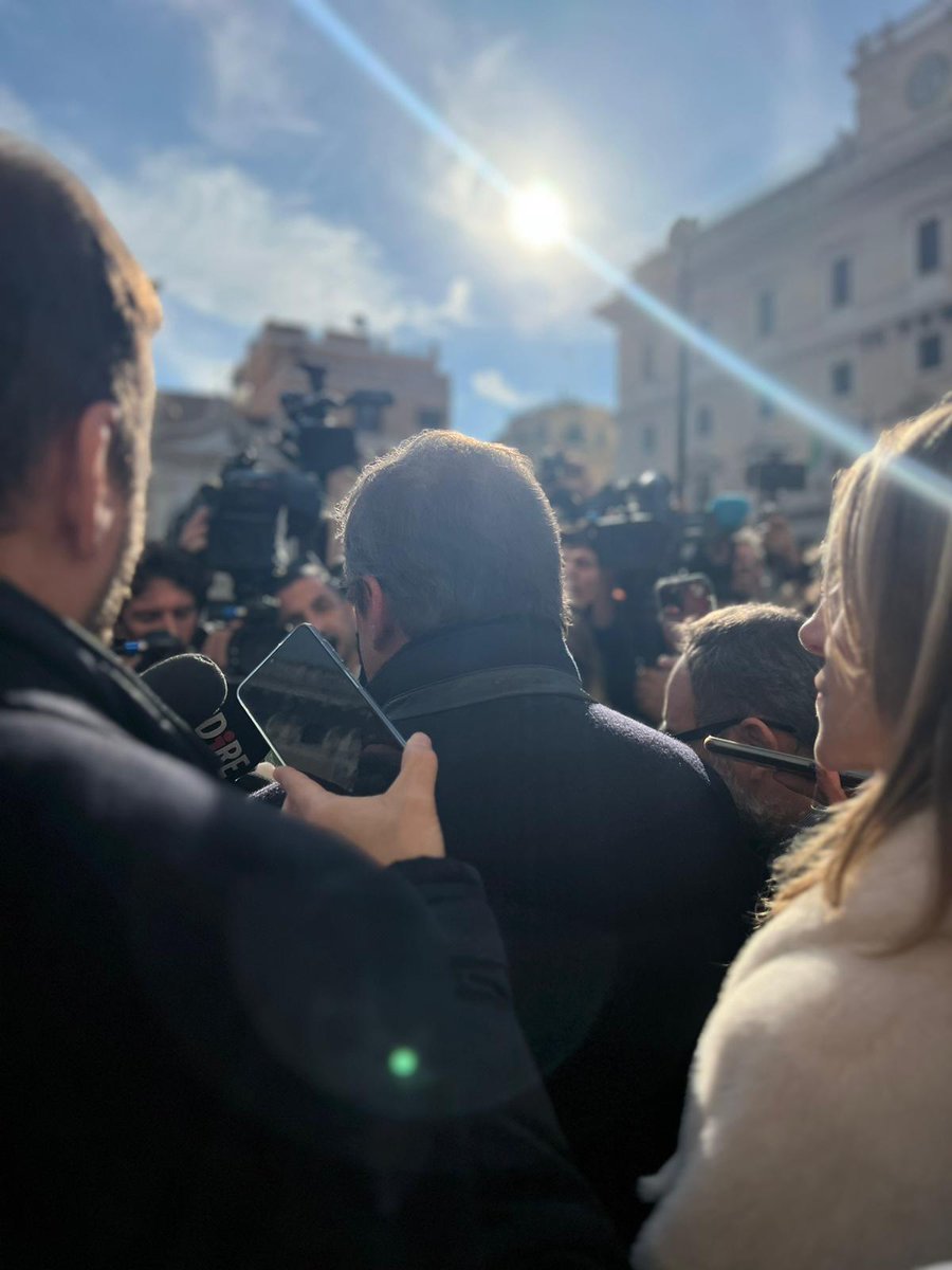 Incontro sulla Legge di bilancio di un’ora e mezza con il Presidente del Consiglio, i Ministri Giorgetti e Urso e lo staff di Chigi. Disponibilità alla discussione di merito/dettaglio e apertura su alcune misure. Per noi l’opposizione è questa.