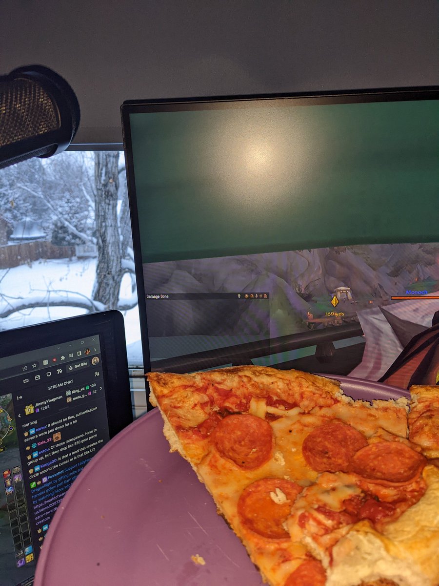 Kaia_Atmn's tweet photo. I got the new wow expansion, some left over pizza, and it's snowing out. The day is starting good https://t.co/Rz59NcTh6w