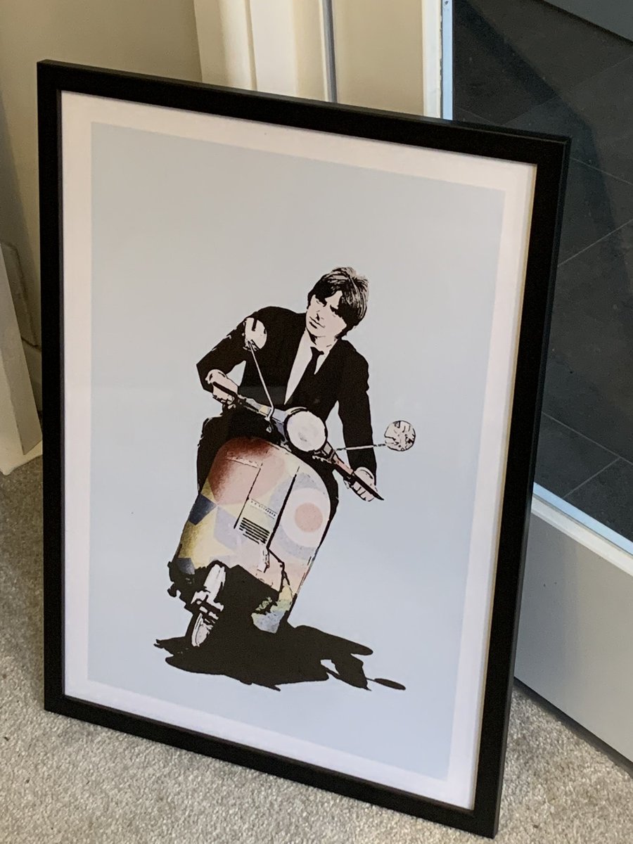 All Paul Weller Christmas Cards sold out, but good news is you can buy the print based on them.

Available now from our website framed or unframed.

jbartworks.co.uk/products/paul-…