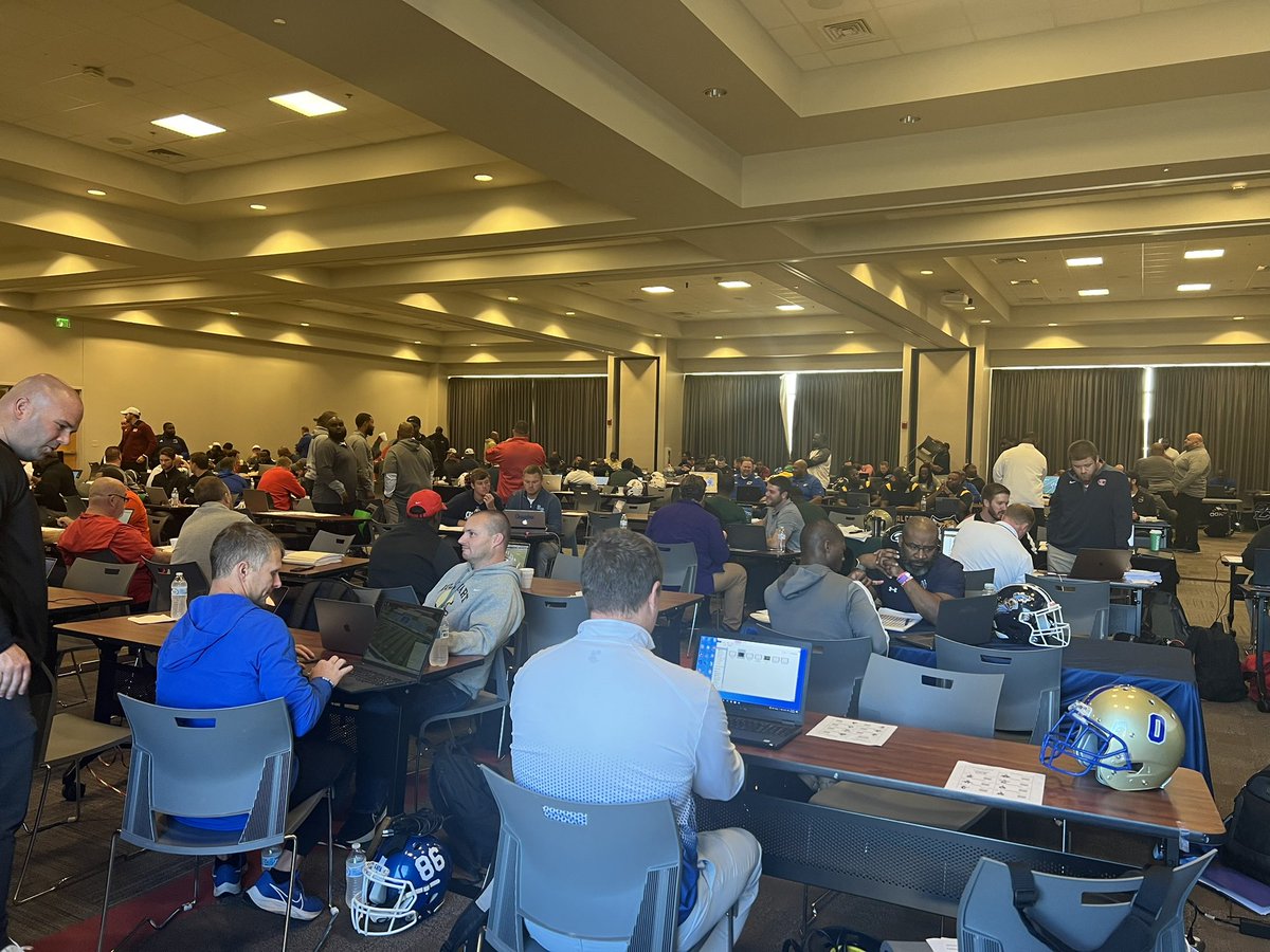 Let’s get it! 2022 College Fair <a href="/Coach_Dargan/">Cuevas Dargan</a> <a href="/coachtwhite_/">Tony White</a> <a href="/BallAtTheCity/">Tri Cities HS Football Recruiting</a>