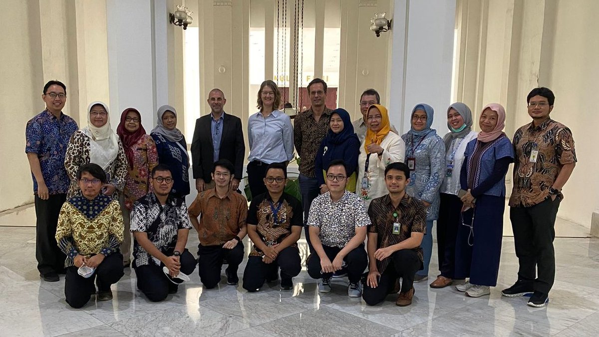 Fantastic to finally meet the ACORN Indonesia team face to face after nearly two years of Zoom! Lots of very productive discussions on the local uses for AMR surveillance data - looking forward to more tomorrow @OUCRUID @MORUBKK @Wellcome_AMR