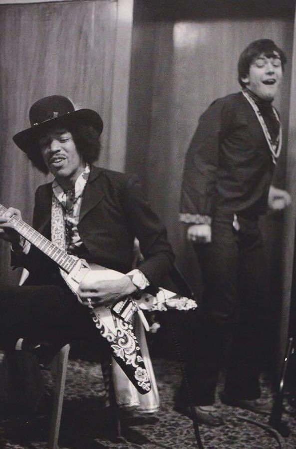 crockpics's tweet photo. Jimi Hendrix and Eric Burdon https://t.co/UYj7yBpHtn