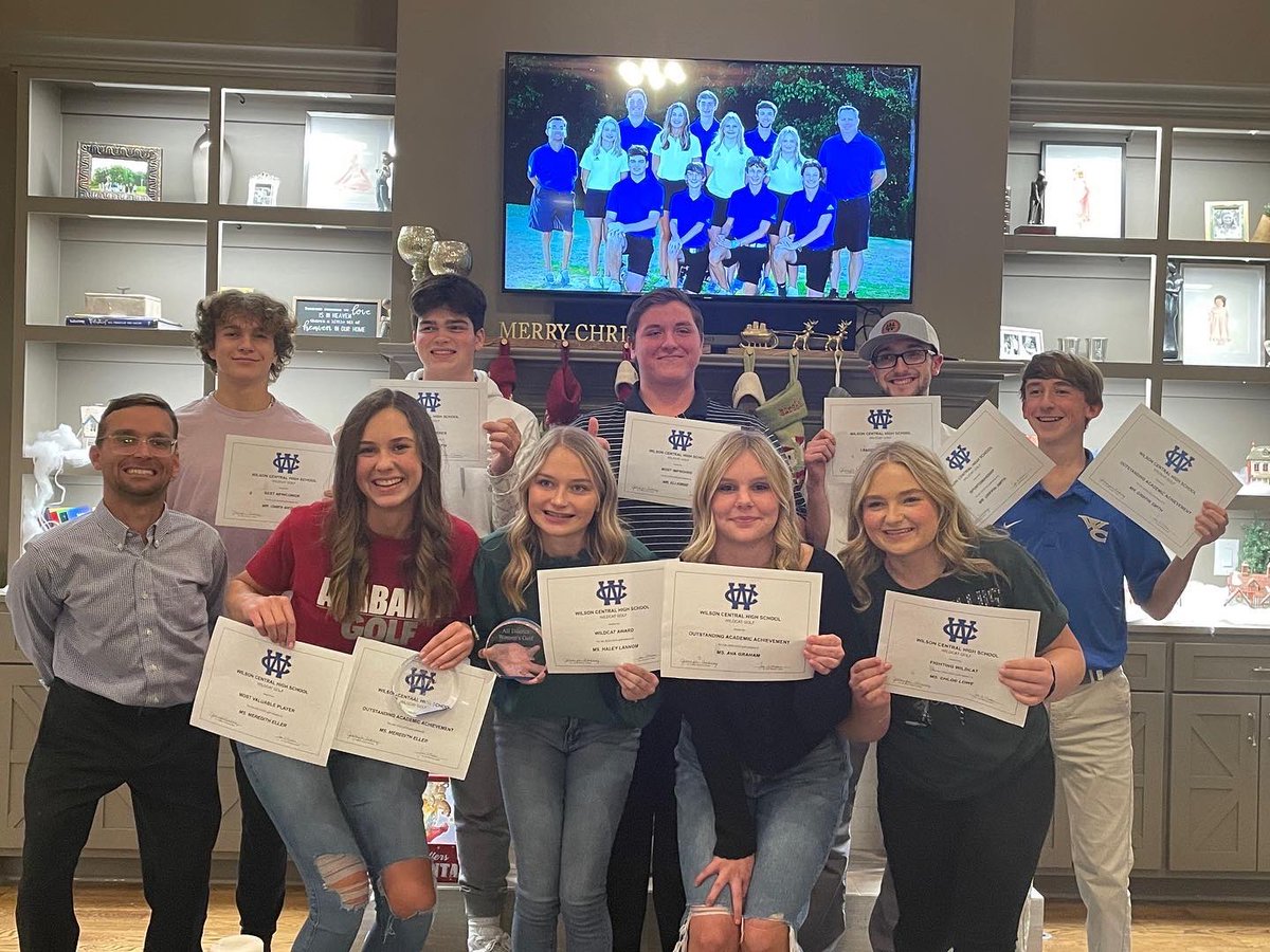MeredithEller26's tweet photo. Last night was our end of the year banquet. I had such a fun first high school season. Congratulations to seniors Haley Lannom and Ethan Marcum. Thanks Coach Marlowe for an amazing season. @Golf_WCHS https://t.co/WAI6zbtgPR