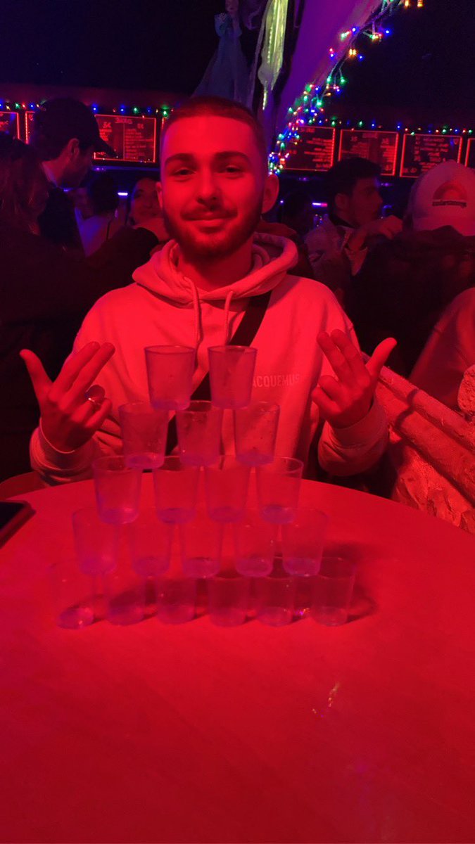 taogs7's tweet photo. @camilleferret3 @hugojouet1 le fils caché de jul https://t.co/s9NFAPbFIF
