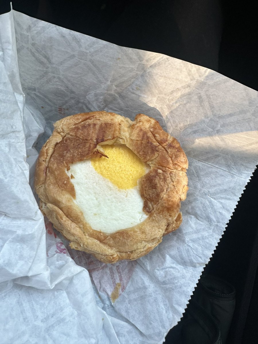 PrixcillaM's tweet photo. @dunkindonuts why 😭😭😭 https://t.co/svZicjpSq5