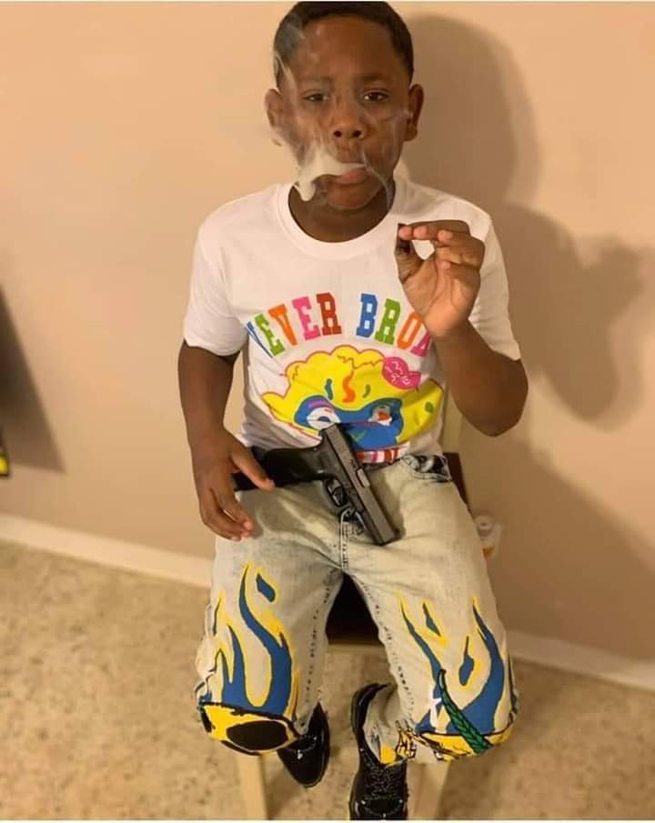 RoyIsThaTruth's tweet photo. What you gone do if you come home and you see yo son doing this??? HONEST ANSWERS FR👀🤔 https://t.co/AuxBT1iH6D